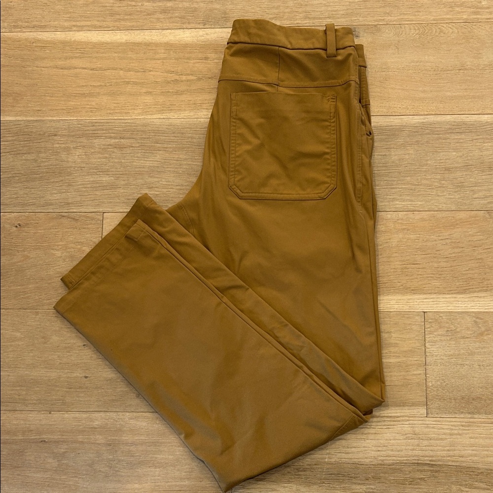 Lululemon men’s 5 pocket khaki pants